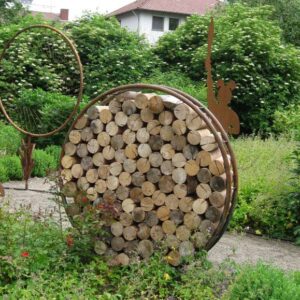 Holzdepot aus Stahlringen – rund ist warm
