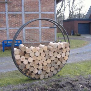 Holzdepot aus Stahlringen – rund ist warm