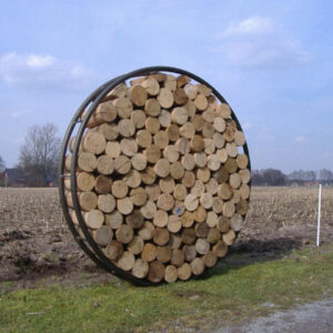 Holzdepot aus Stahlringen – rund ist warm