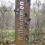 Stahlschnitt Stele mit Rosen